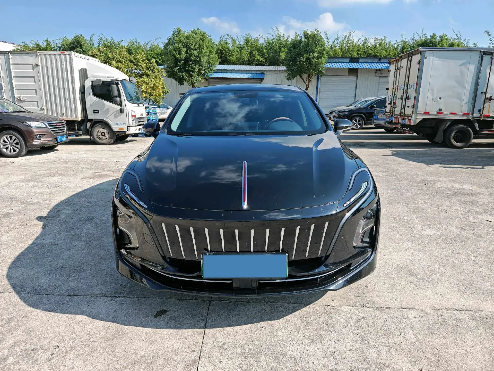 2024 HONGQI E-QM5 thumbnail 2