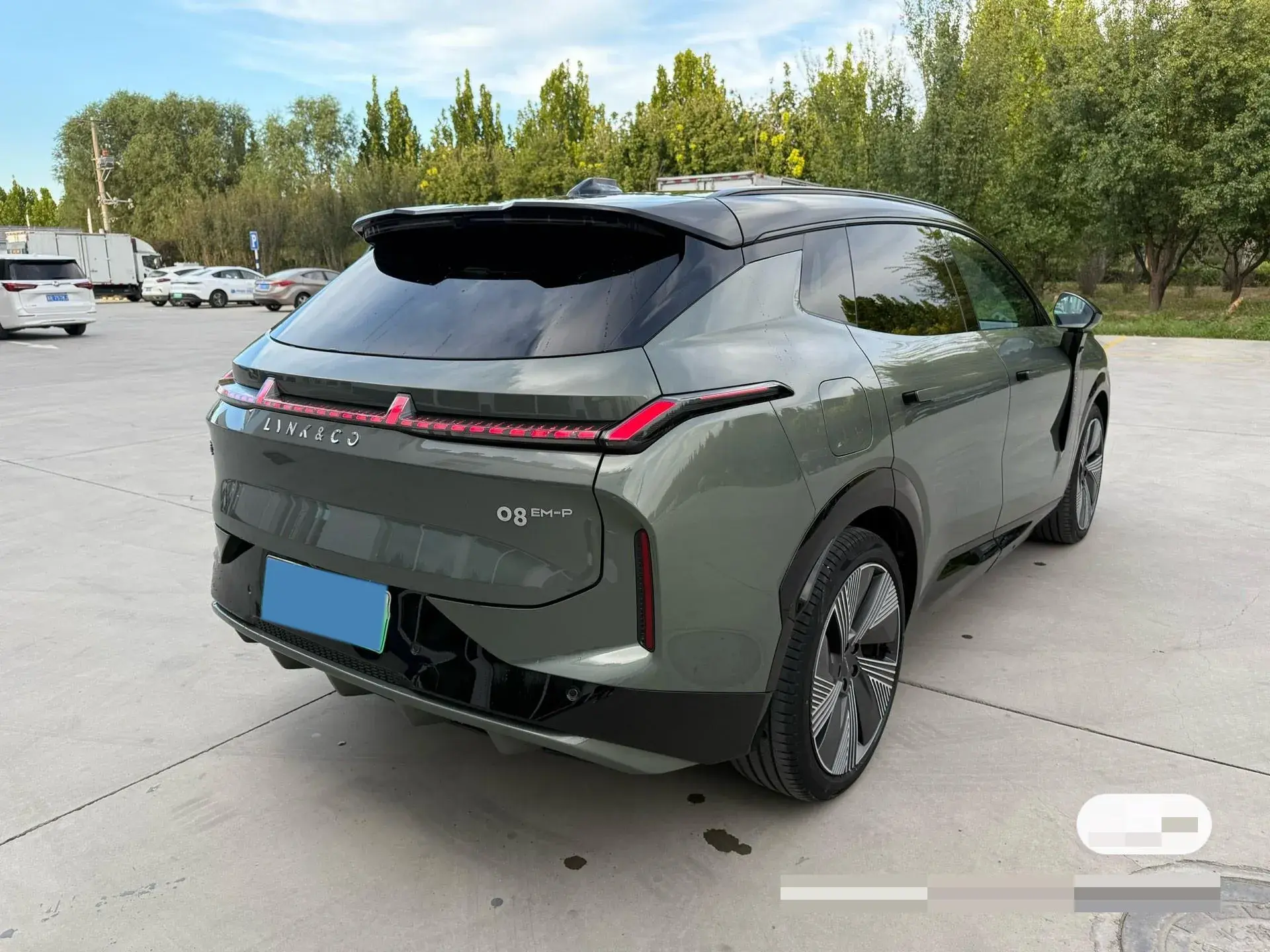 2023 LYNK&CO 08 thumbnail 4