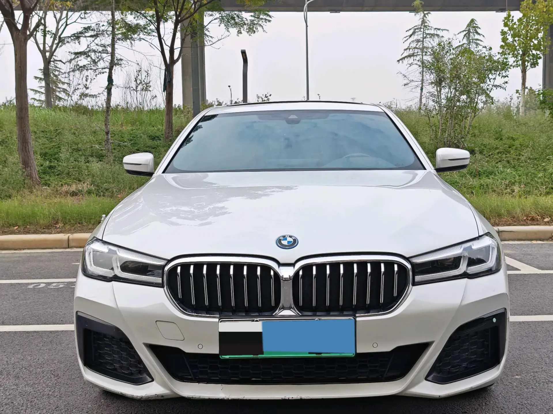 2022 BMW 5 thumbnail 3