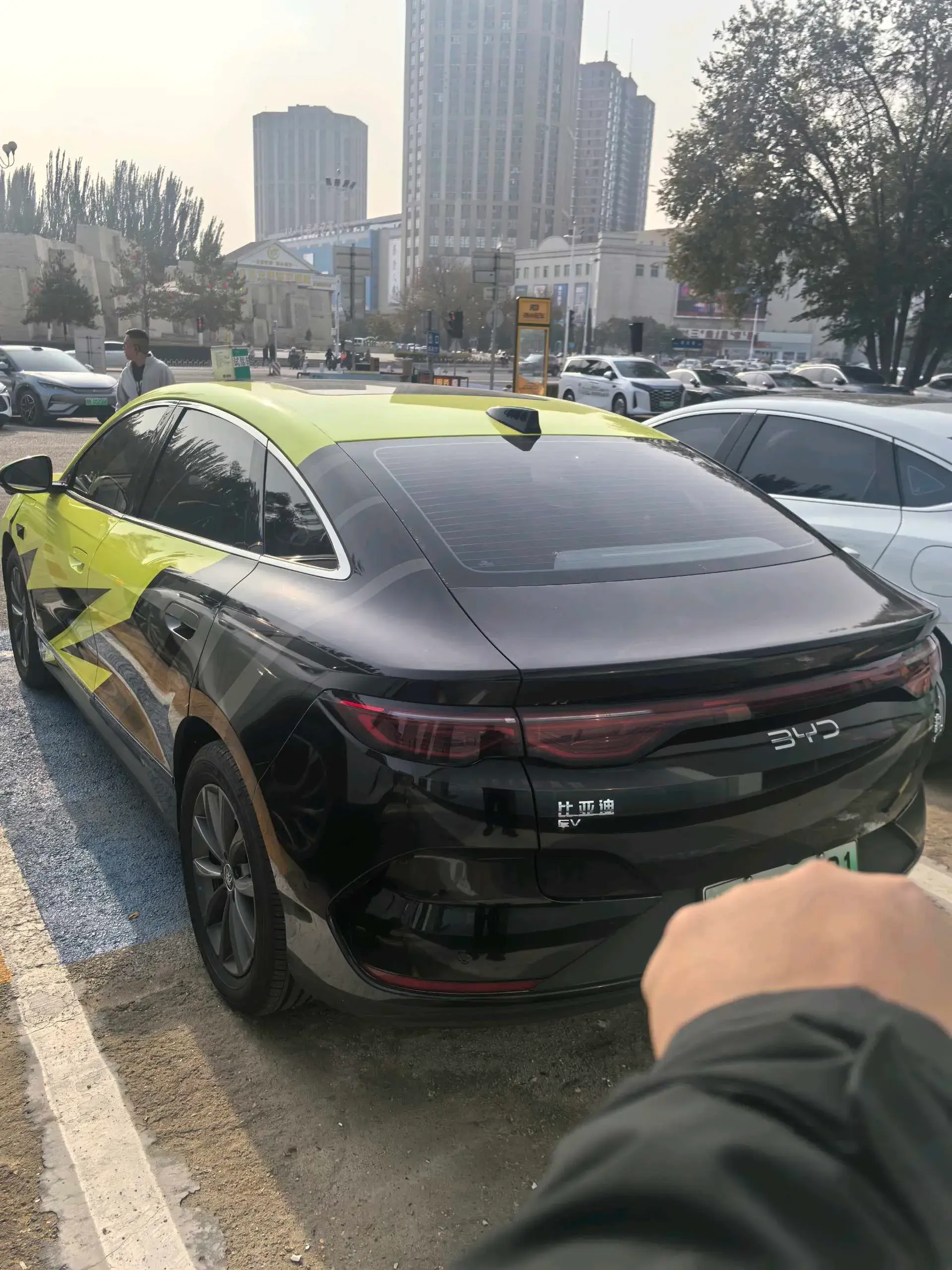 2025 BYD QINL thumbnail 4