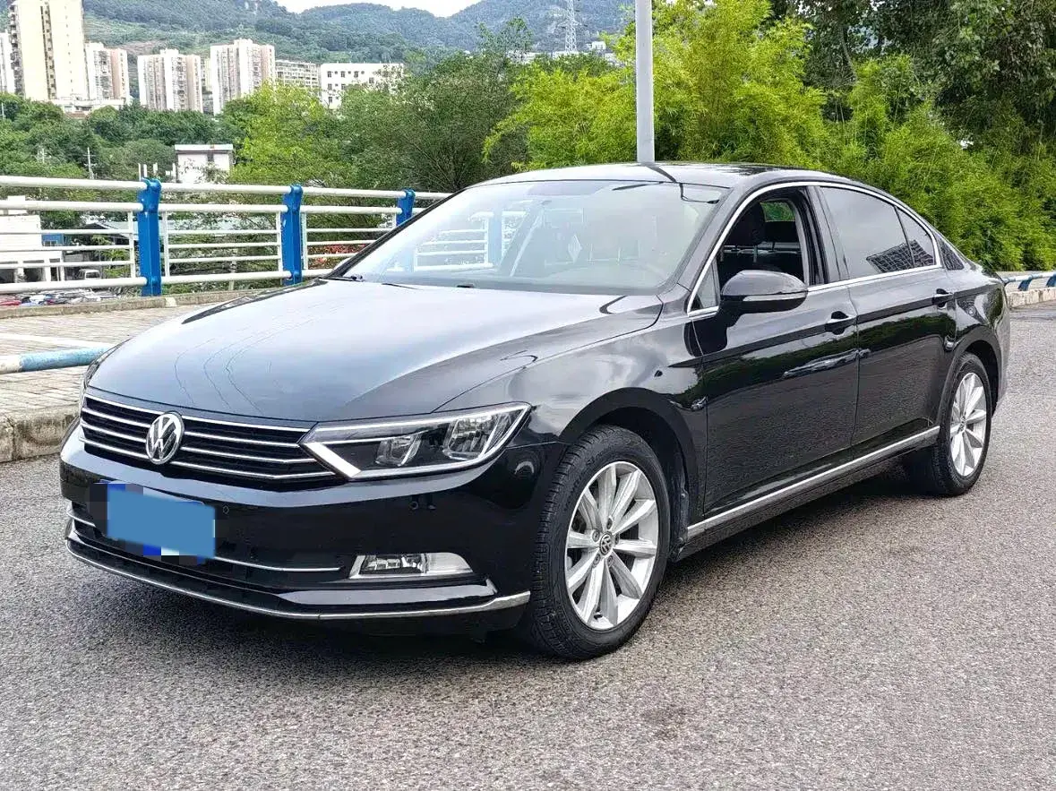 2018 VOLKSWAGEN MAGOTAN view 1