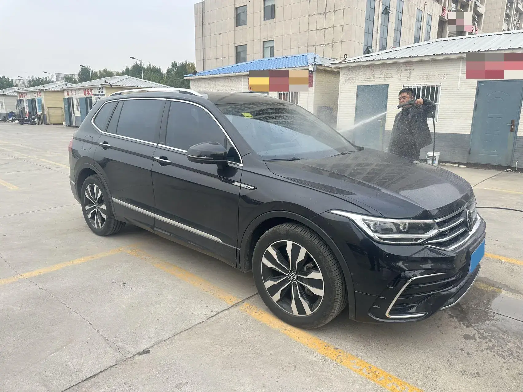 2024 VOLKSWAGEN TIGUAN thumbnail 2