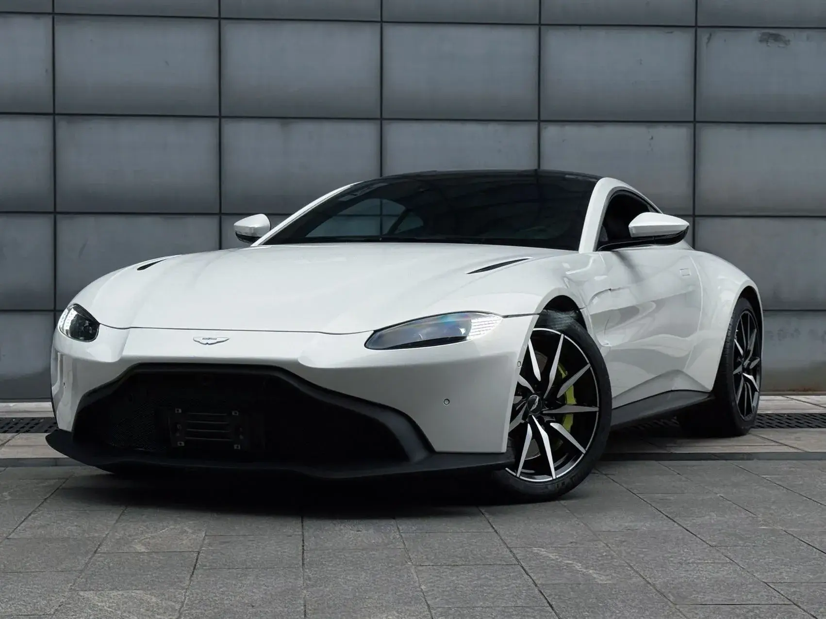 2018 ASTON MARTIN view 1