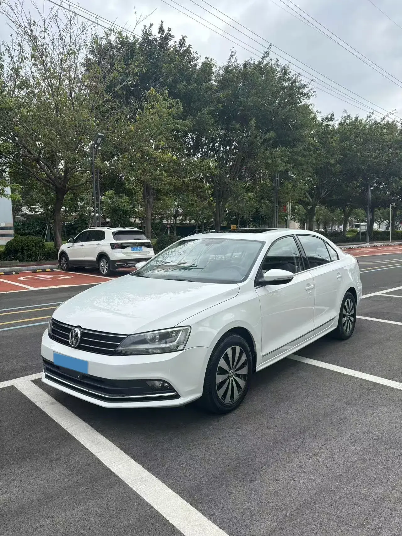 2018 VOLKSWAGEN SAGITAR view 1