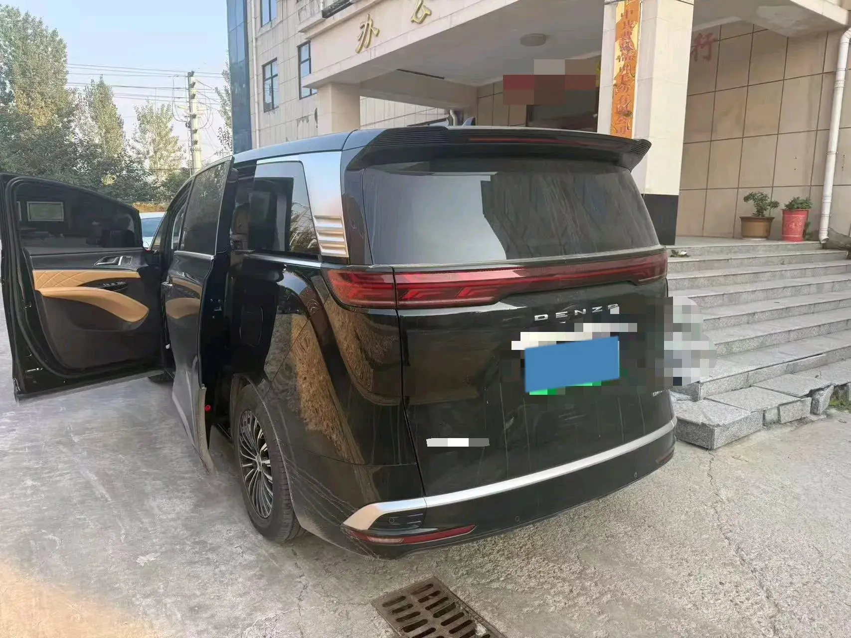2024 DENZA D9 thumbnail 3