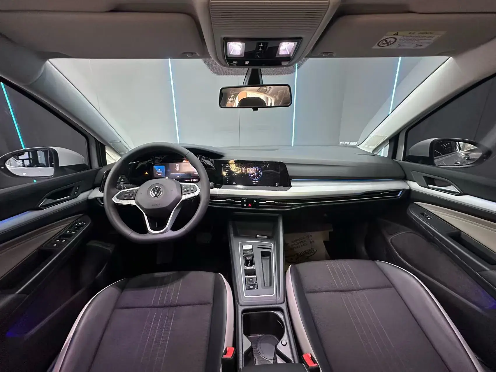 2023 VOLKSWAGEN GOLF thumbnail 4