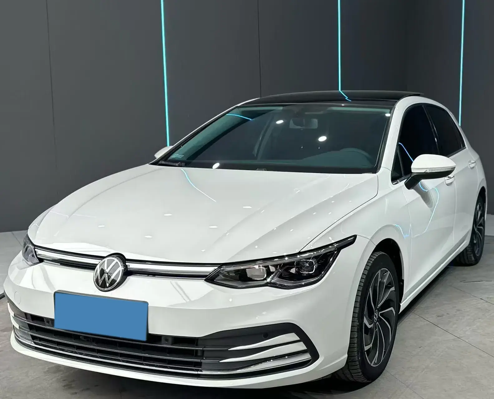 2023 VOLKSWAGEN GOLF view 1