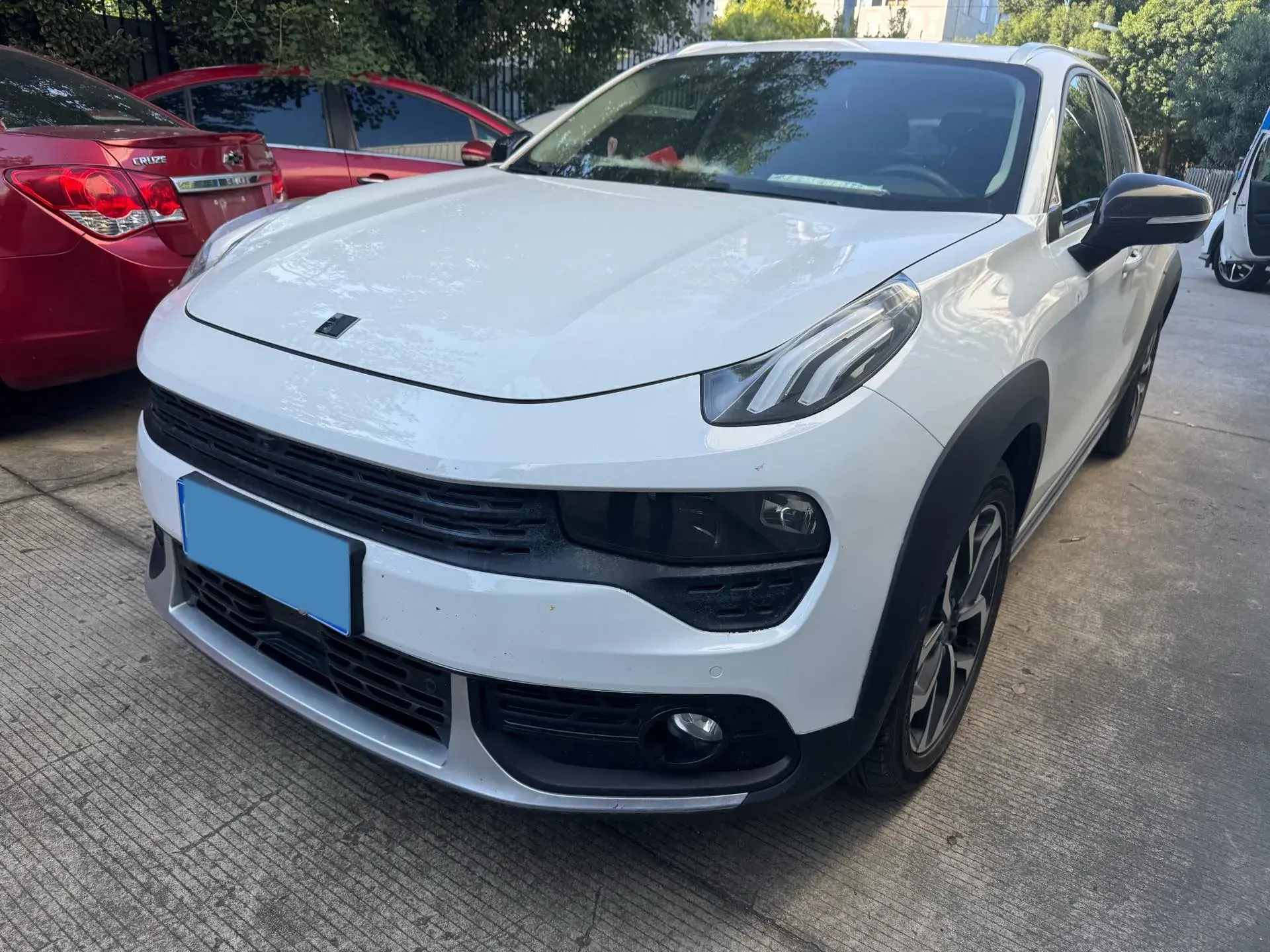 2019 LYNK&CO 02 view 1