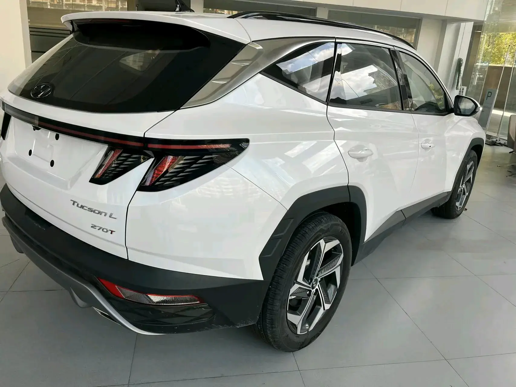 2023 HYUNDAI TUCSON thumbnail 4