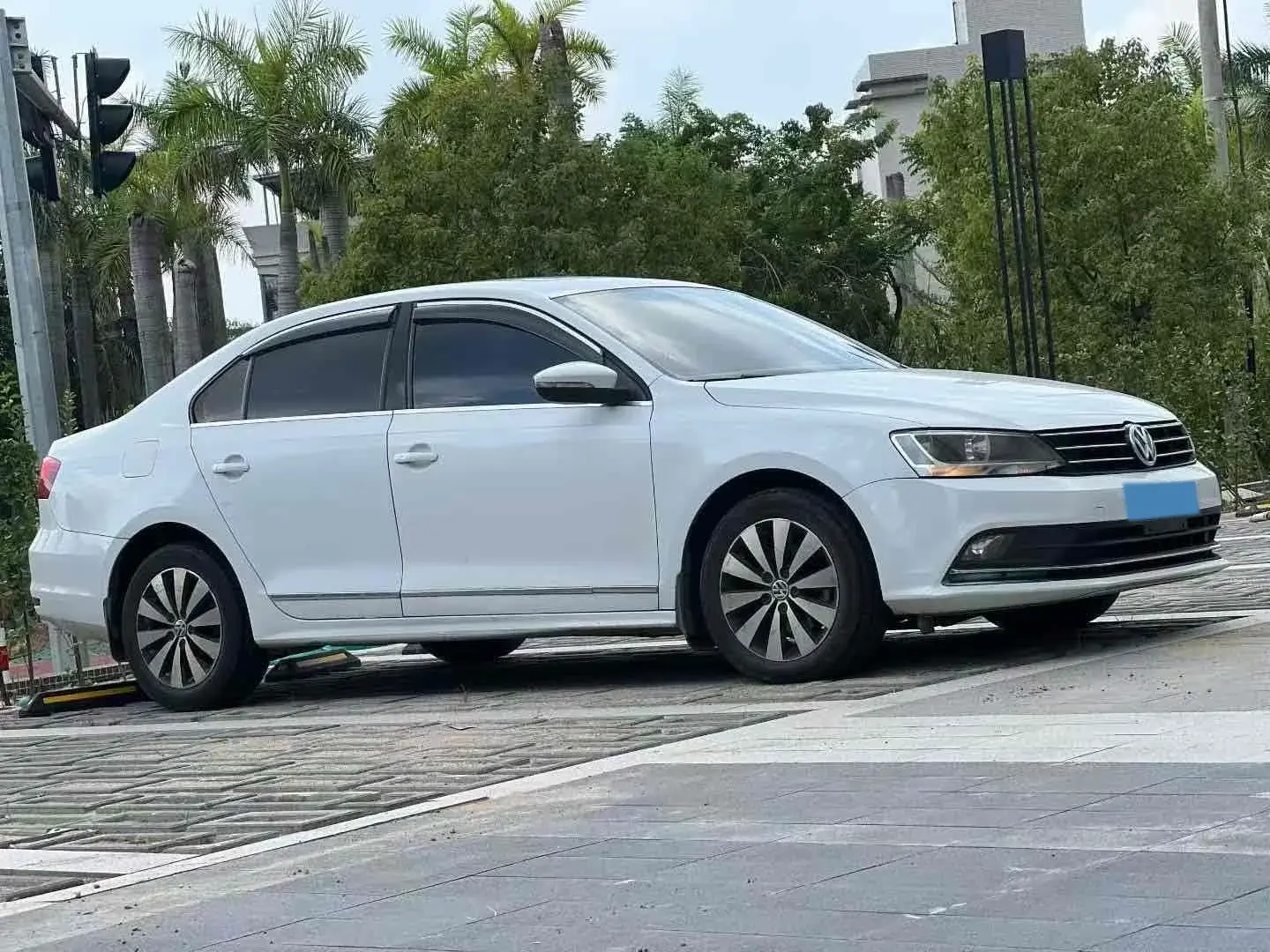 2018 VOLKSWAGEN SAGITAR thumbnail 3