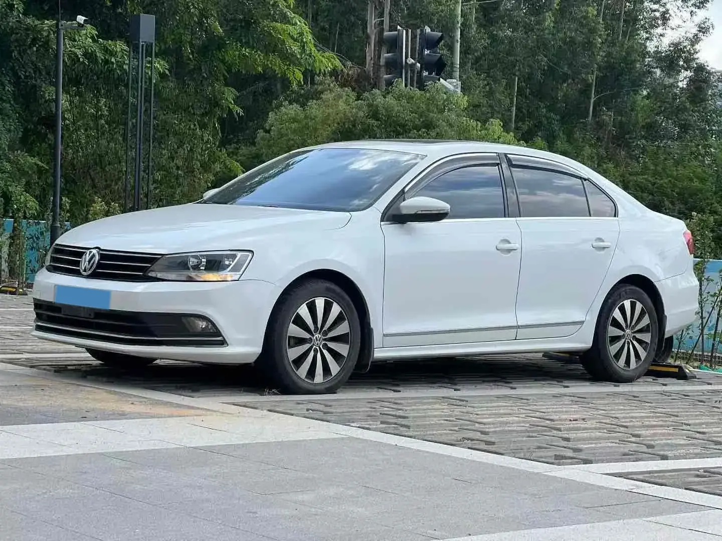 2018 VOLKSWAGEN SAGITAR view 1