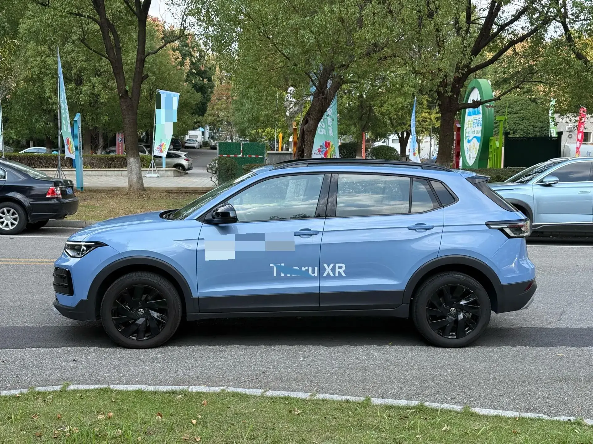 2025 VOLKSWAGEN THARU thumbnail 2