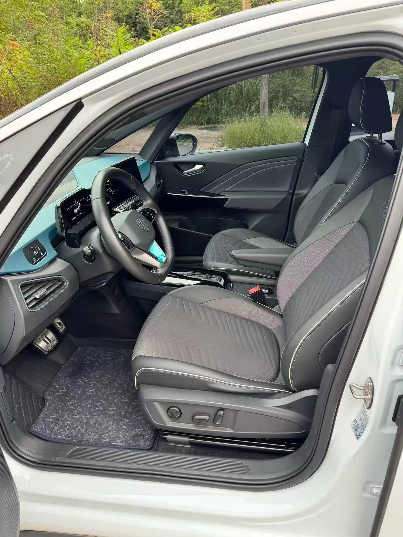 2023 VOLKSWAGEN ID.3 thumbnail 4