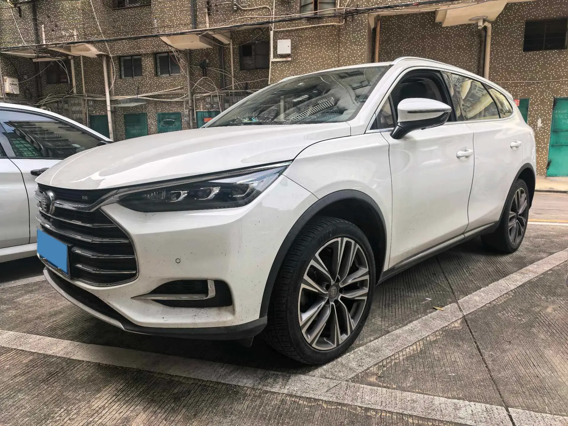 2018 BYD TANG view 1
