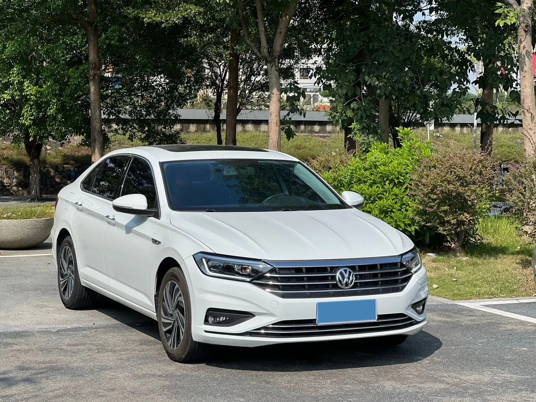 2021 VOLKSWAGEN SAGITAR thumbnail 3