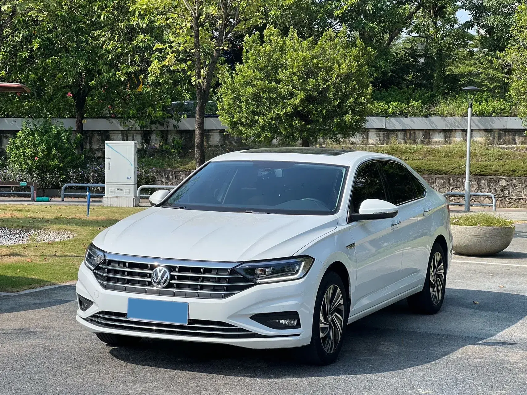 2021 VOLKSWAGEN SAGITAR view 1