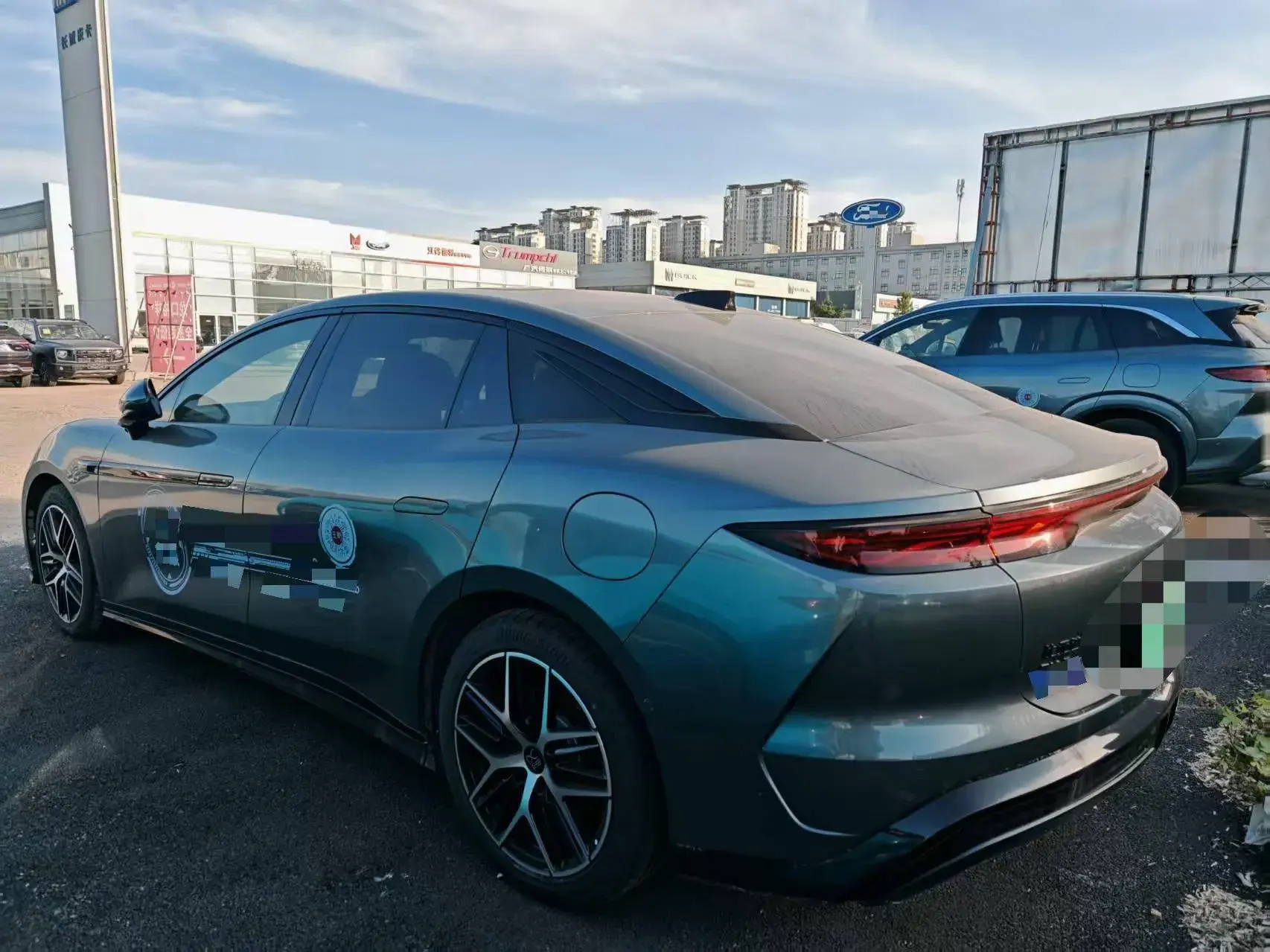 2025 BYD HANL thumbnail 3