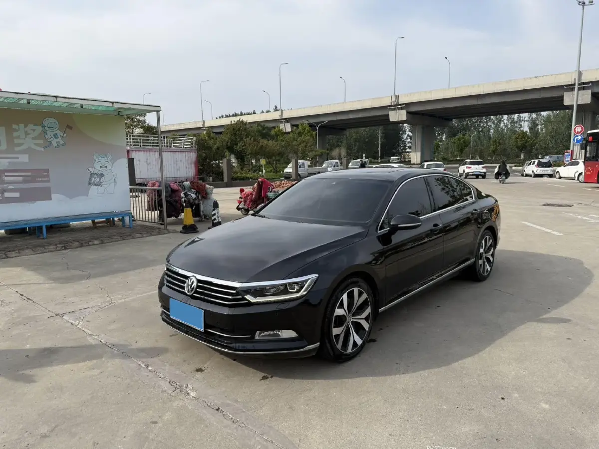 2018 Volkswagen Magotan 2.0T 220HP L4 7DCT