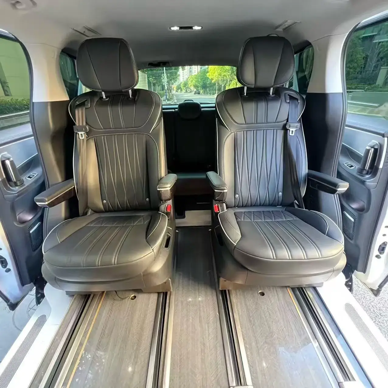 2021 ROEWE IMAX8 thumbnail 4