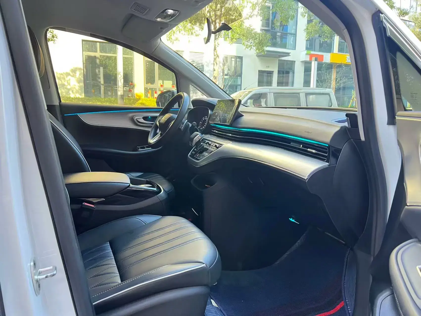 2021 ROEWE IMAX8 thumbnail 3