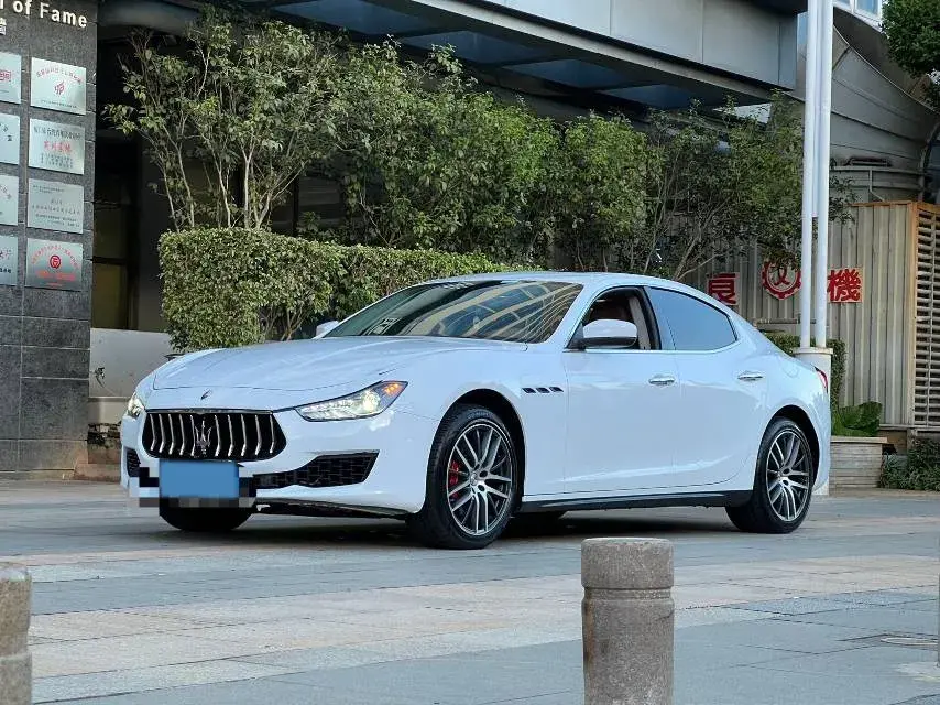 2022 MASERATI GHIBLI view 1