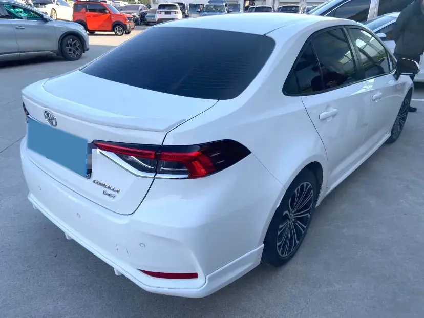2019 TOYOTA COROLLA thumbnail 3