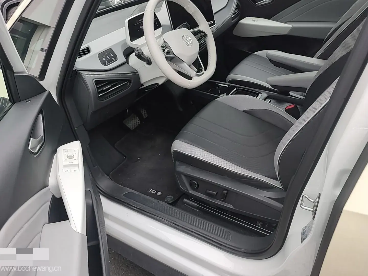 2025 VOLKSWAGEN ID.3 thumbnail 4