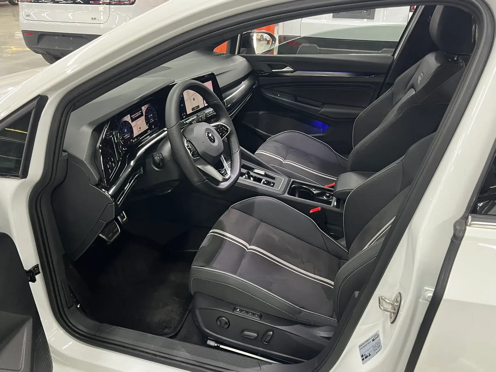 2023 VOLKSWAGEN GOLF thumbnail 3