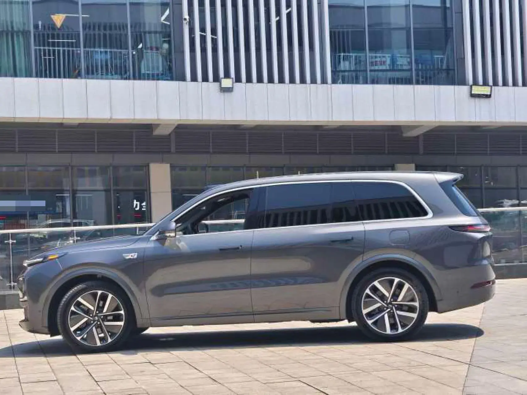 2022 LI L9 thumbnail 3