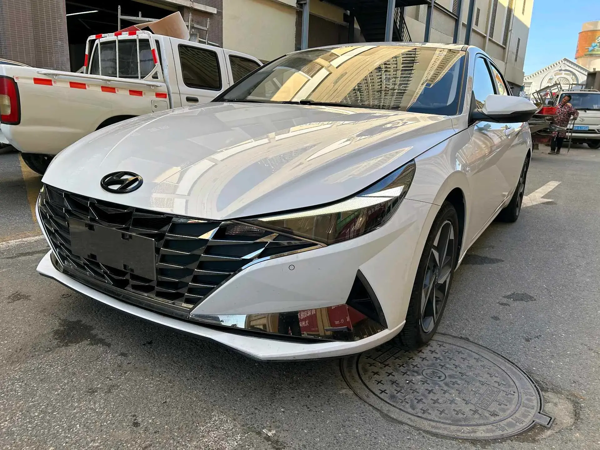 2022 HYUNDAI ELANTRA view 1