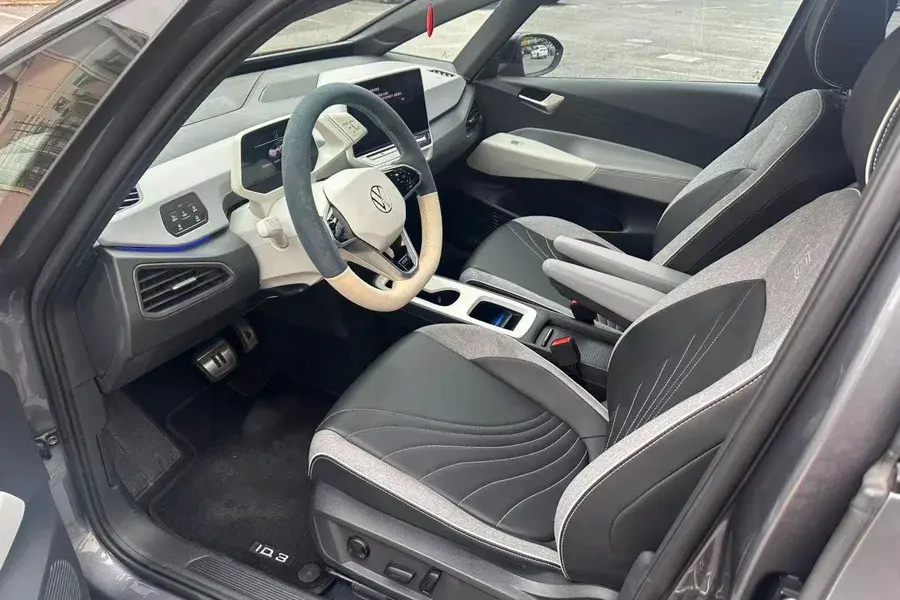 2021 VOLKSWAGEN ID.3 thumbnail 4