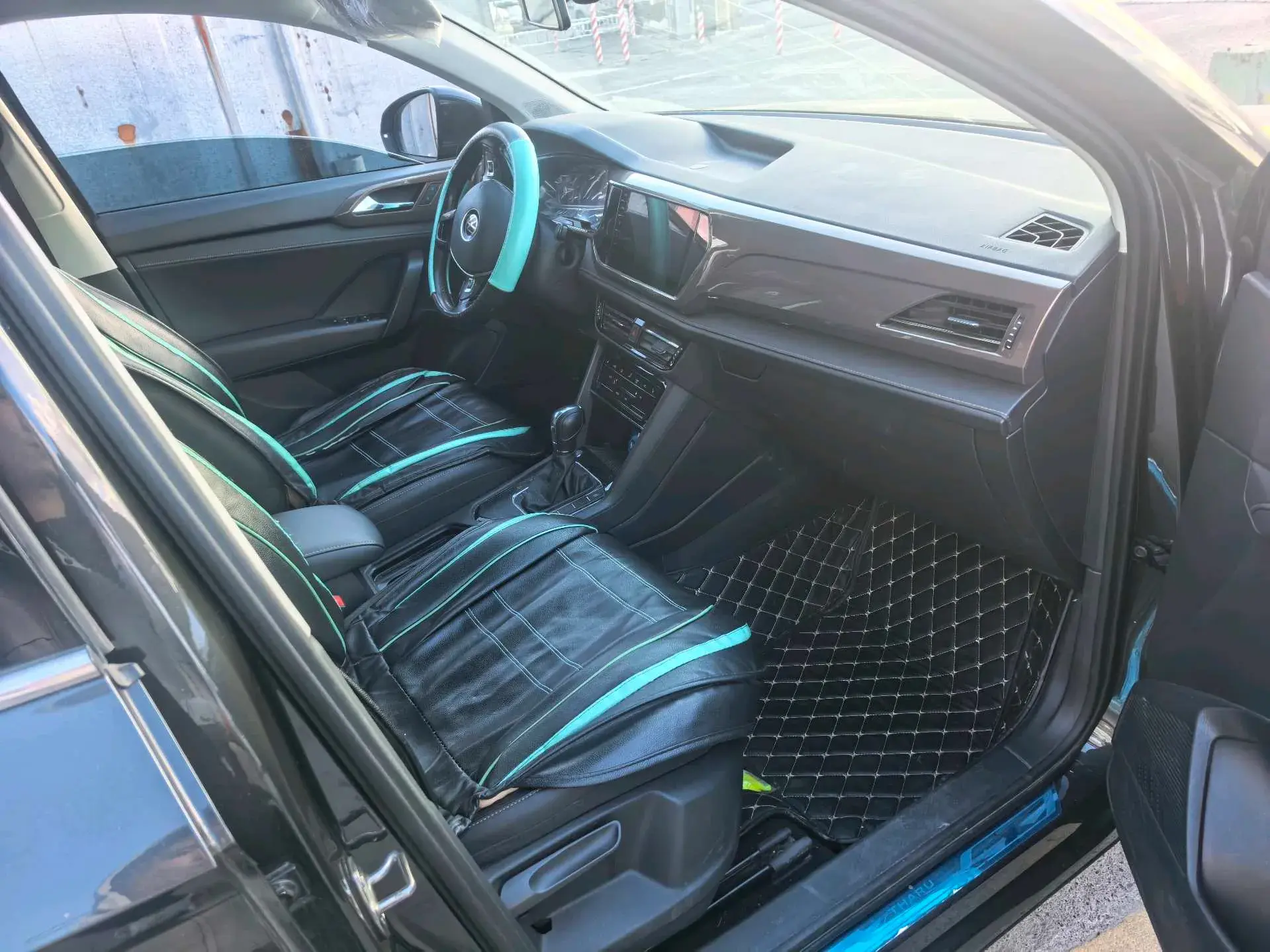 2021 VOLKSWAGEN THARU thumbnail 4