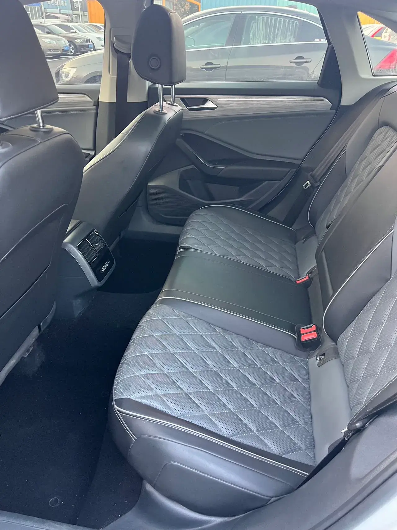 2023 VOLKSWAGEN SAGITAR thumbnail 4