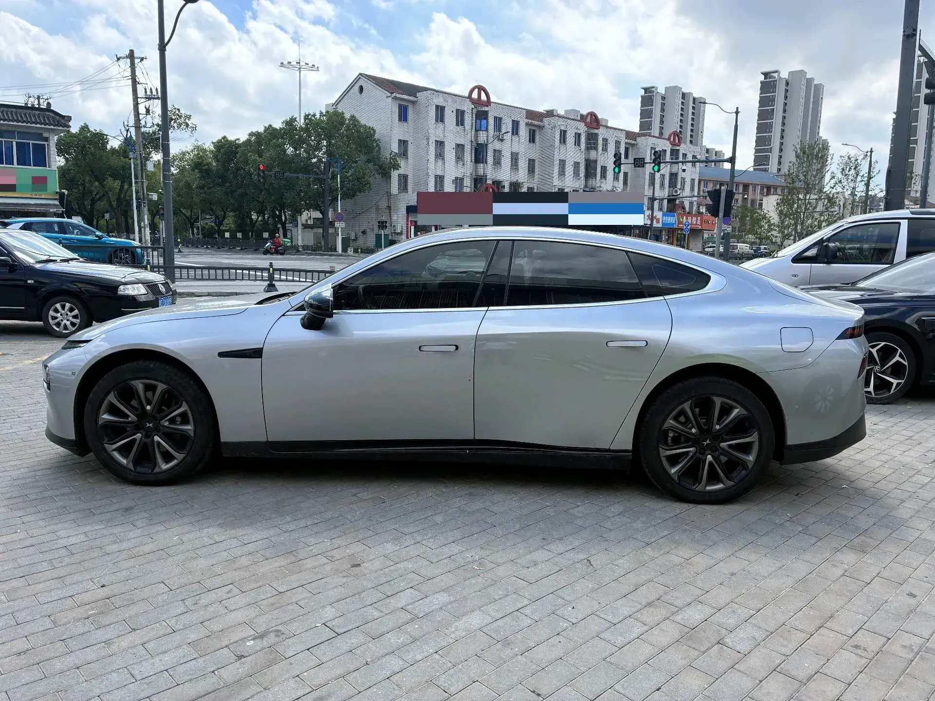 2020 XPENG P7 thumbnail 2