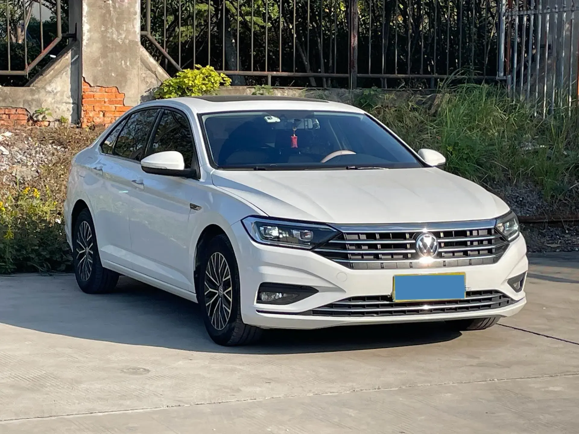 2020 VOLKSWAGEN SAGITAR thumbnail 2