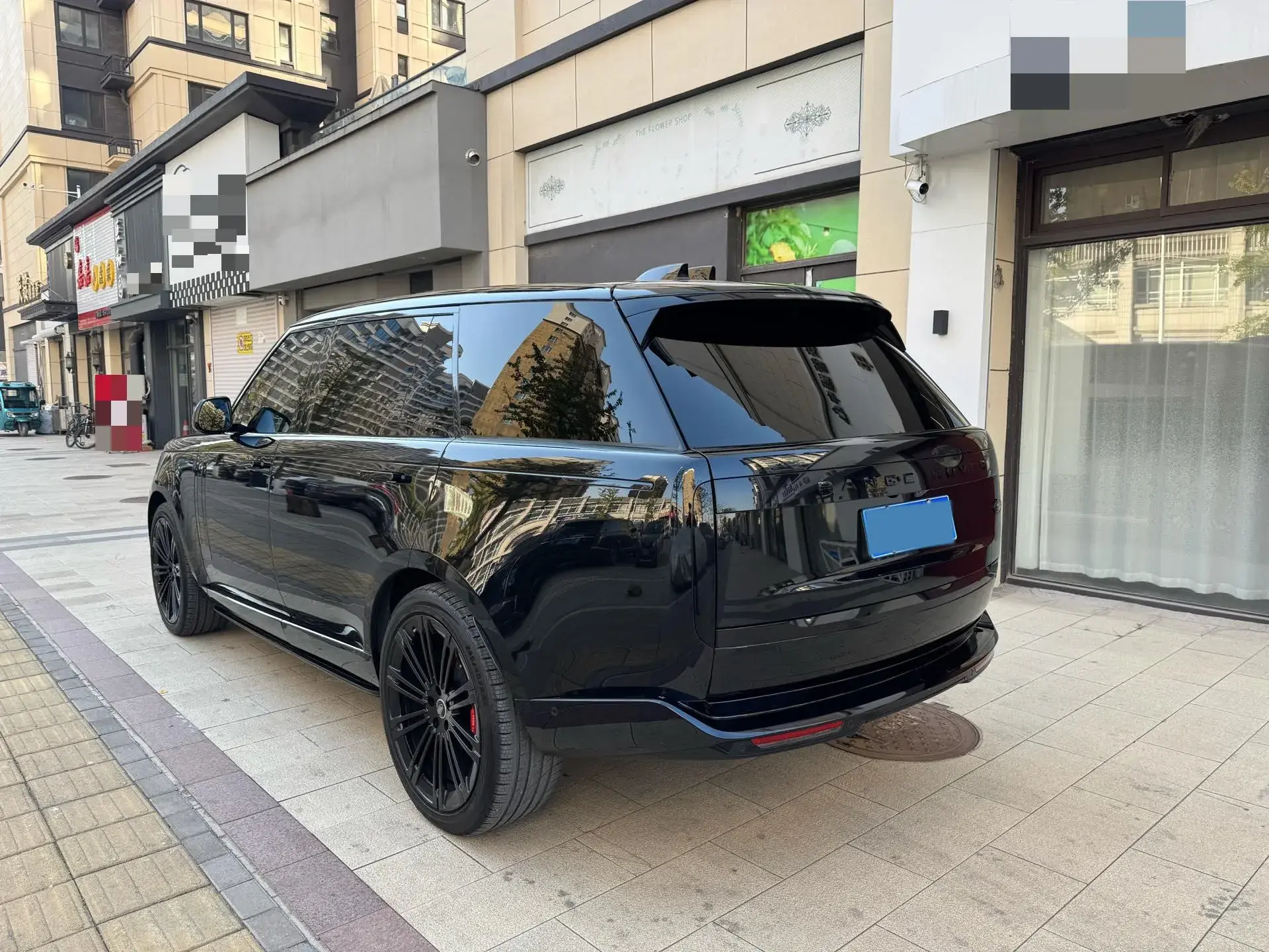 2023 LAND ROVER thumbnail 3