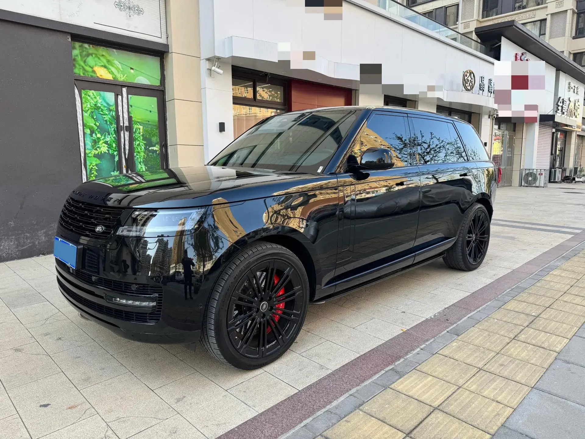 2023 LAND ROVER view 1