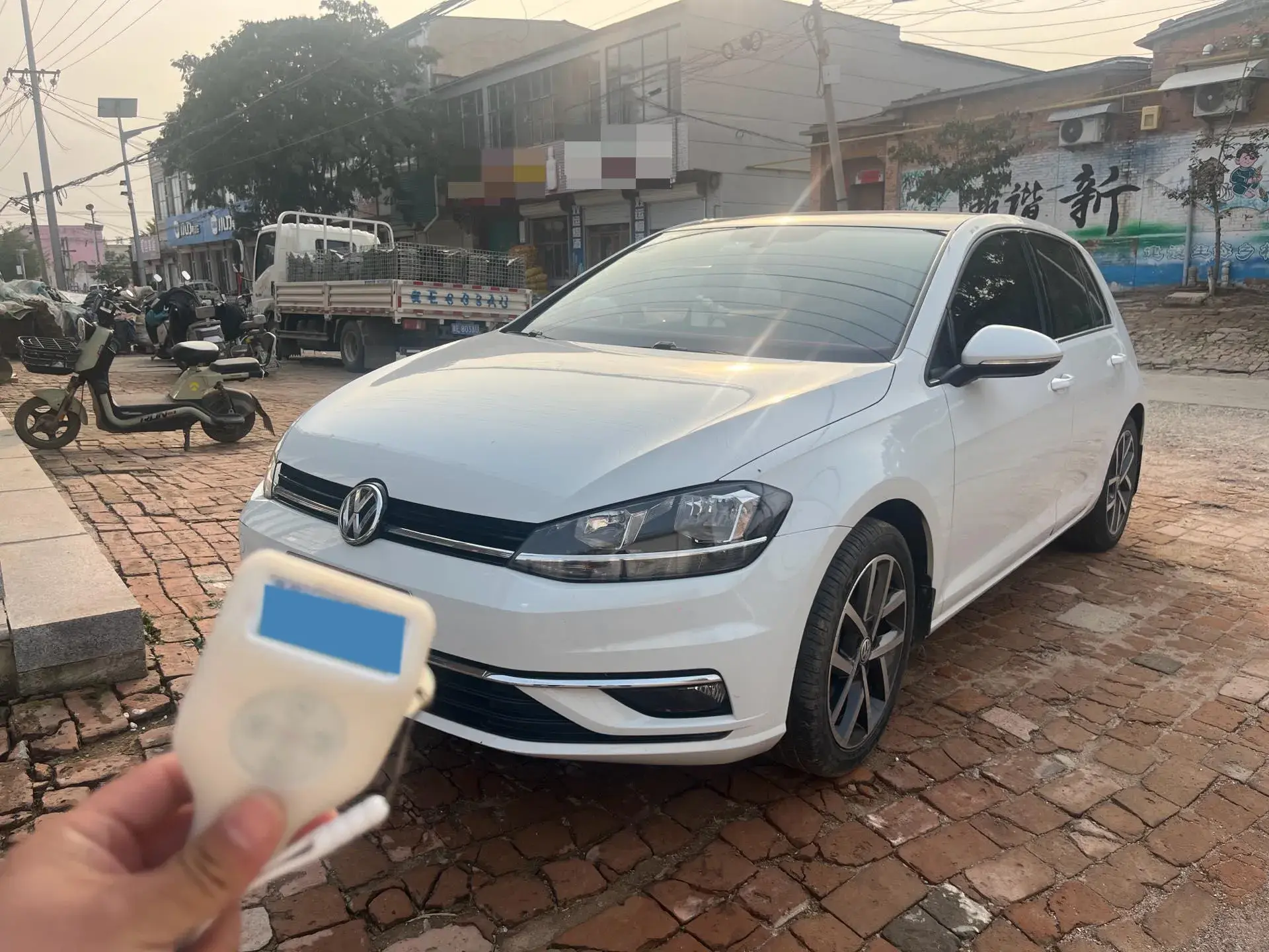 2019 VOLKSWAGEN GOLF view 1