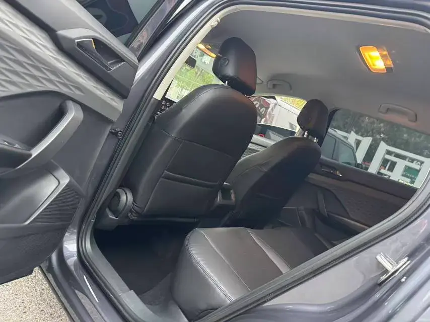 2019 VOLKSWAGEN THARU thumbnail 4