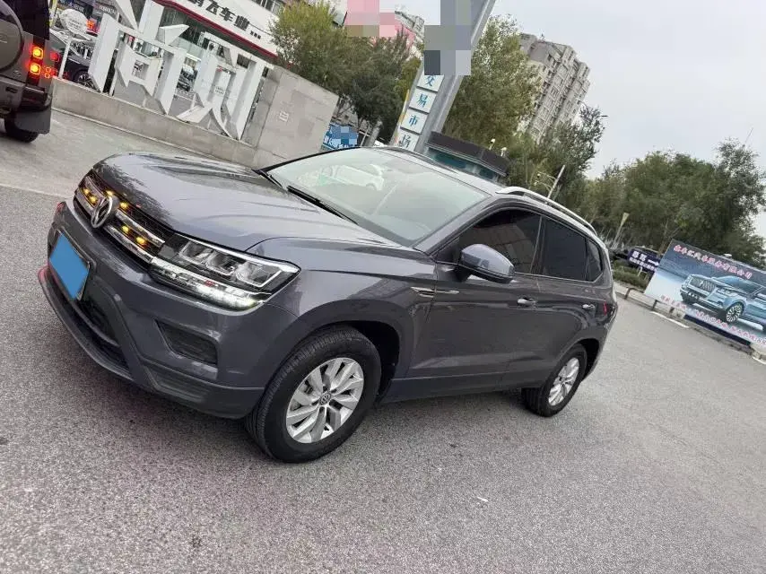 2019 VOLKSWAGEN THARU view 1