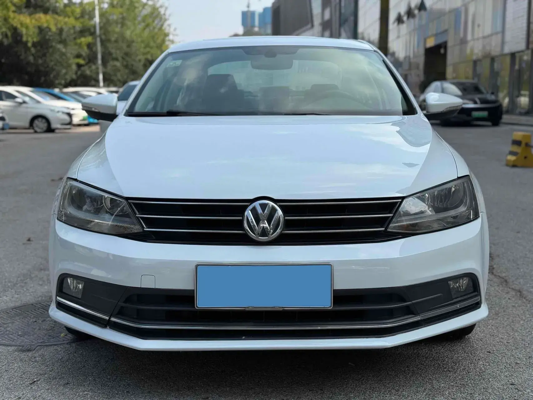 2017 VOLKSWAGEN SAGITAR thumbnail 3