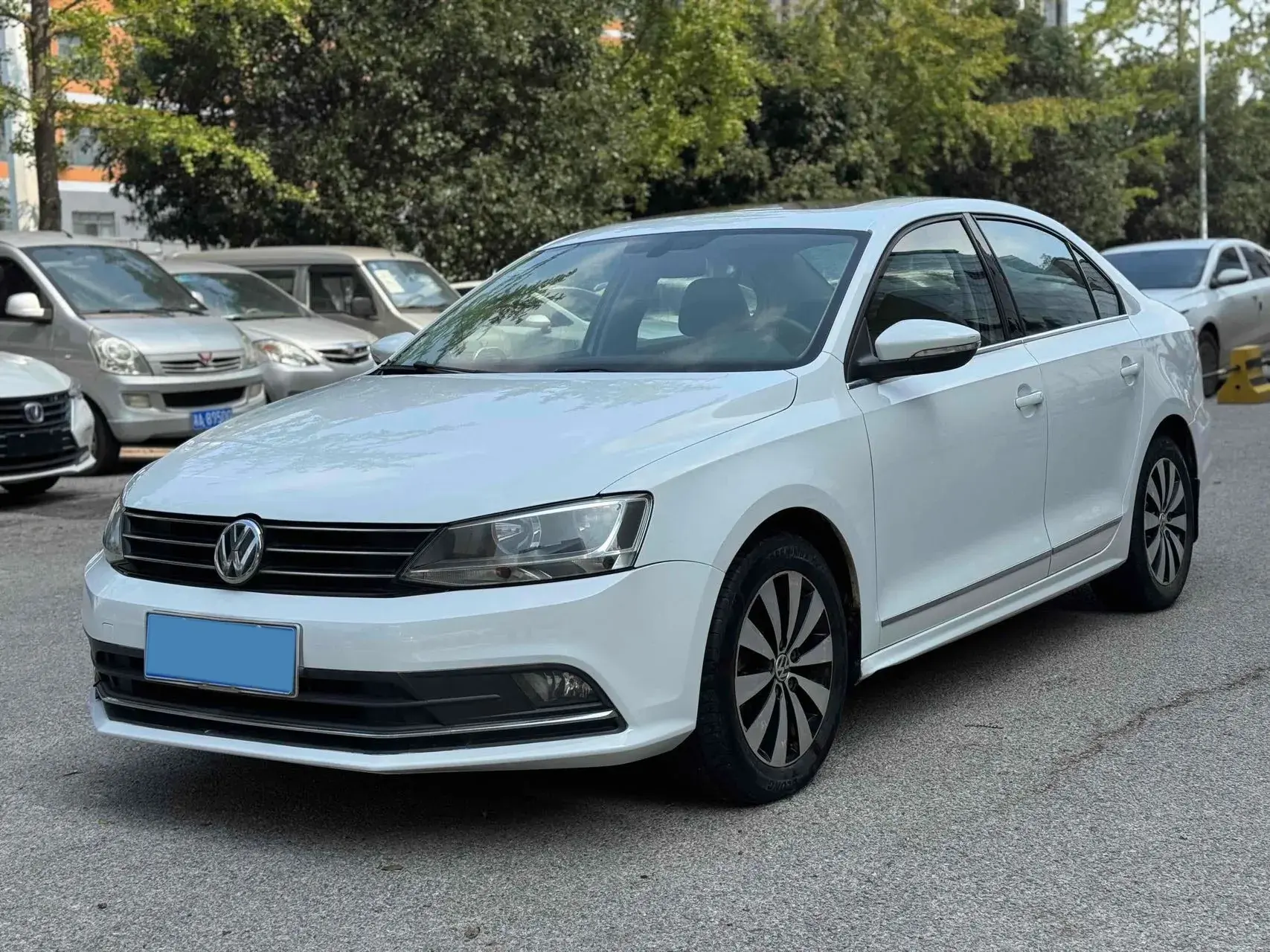 2017 VOLKSWAGEN SAGITAR view 1