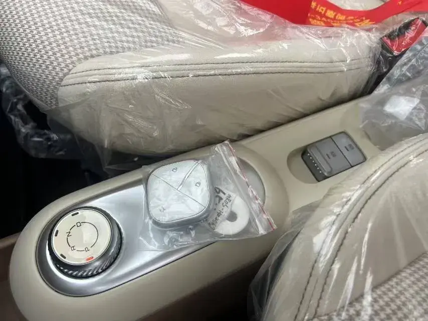 2025 WULING HONGGUANG thumbnail 4