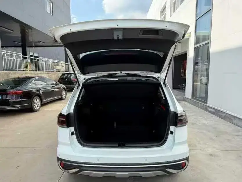 2024 VOLKSWAGEN THARU thumbnail 3