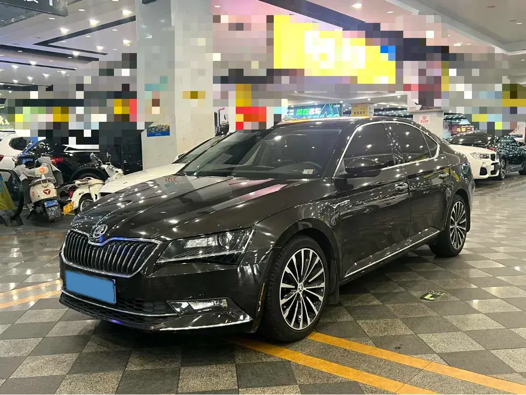 2018 SKODA SUPERB view 1