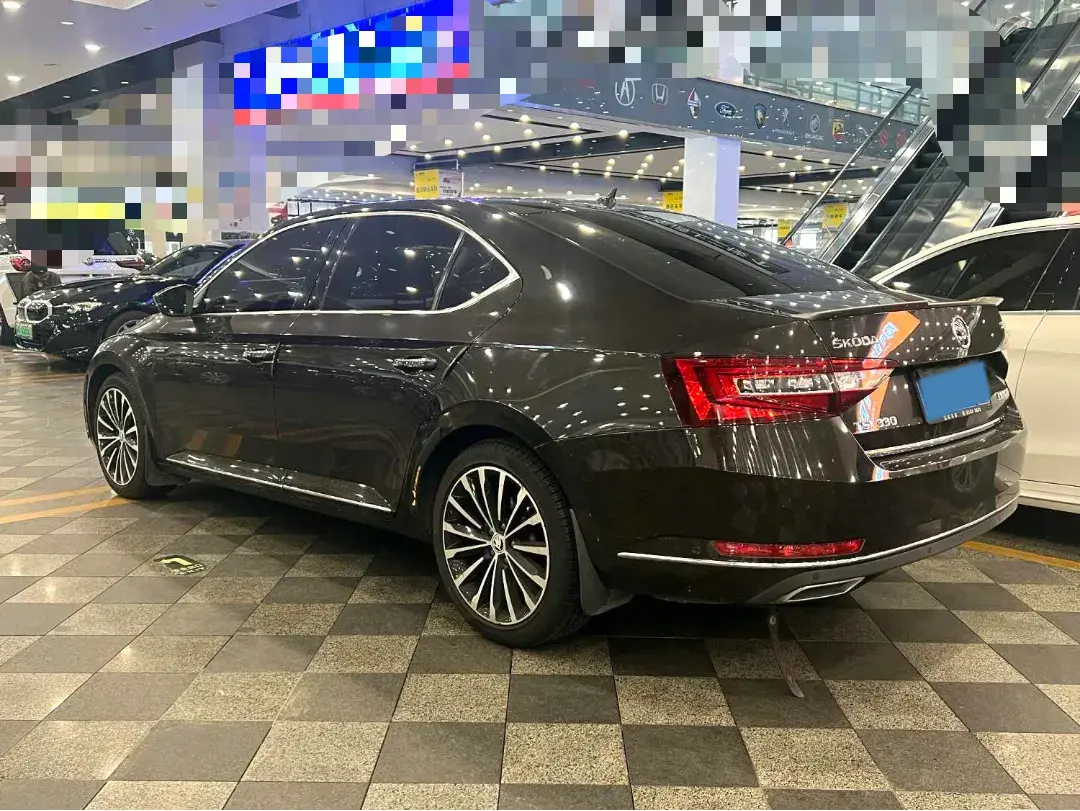 2018 SKODA SUPERB thumbnail 4