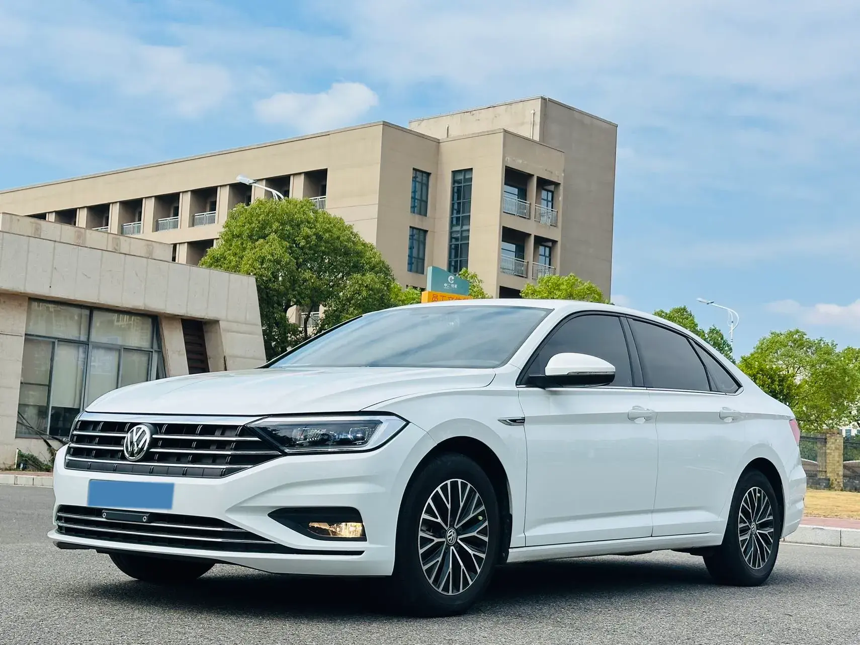 2020 VOLKSWAGEN SAGITAR view 1