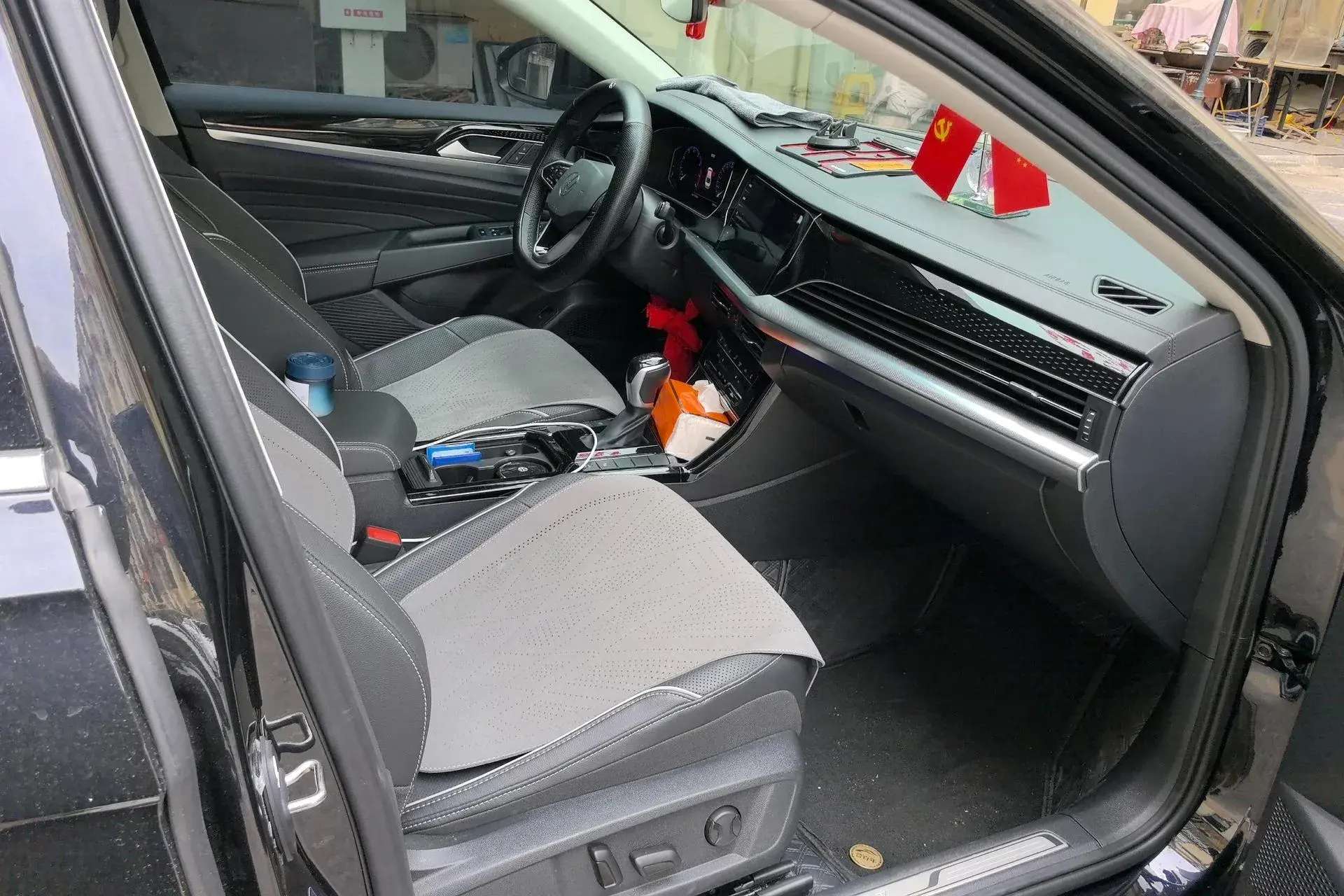 2024 VOLKSWAGEN PASSAT thumbnail 4