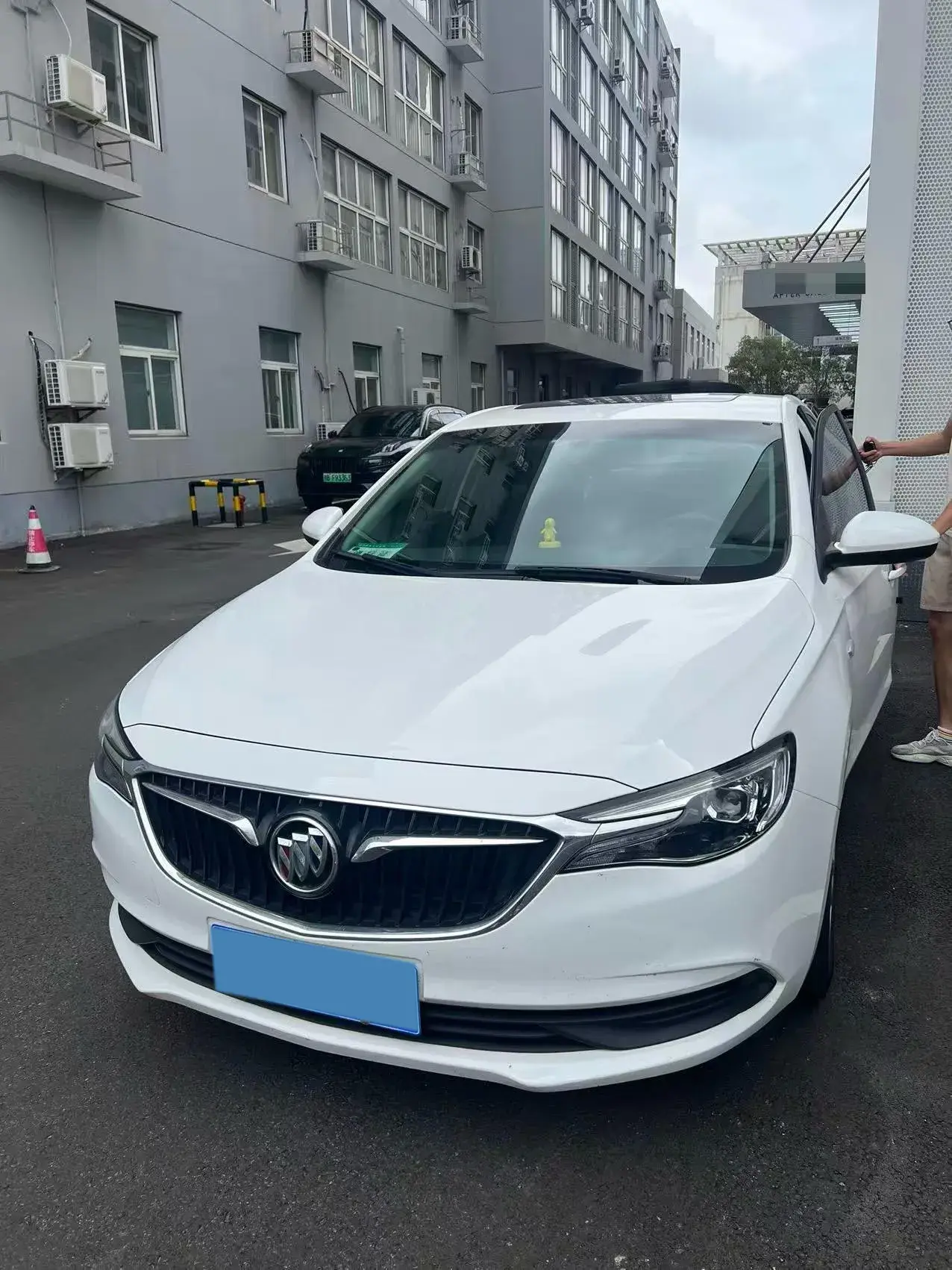 2021 BUICK EXCELLE view 1