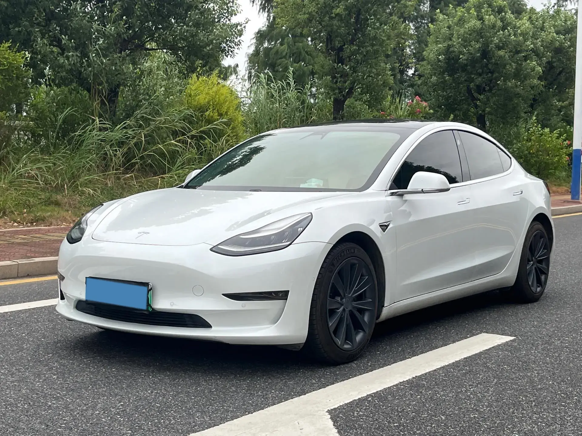 2020 TESLA MODEL view 1